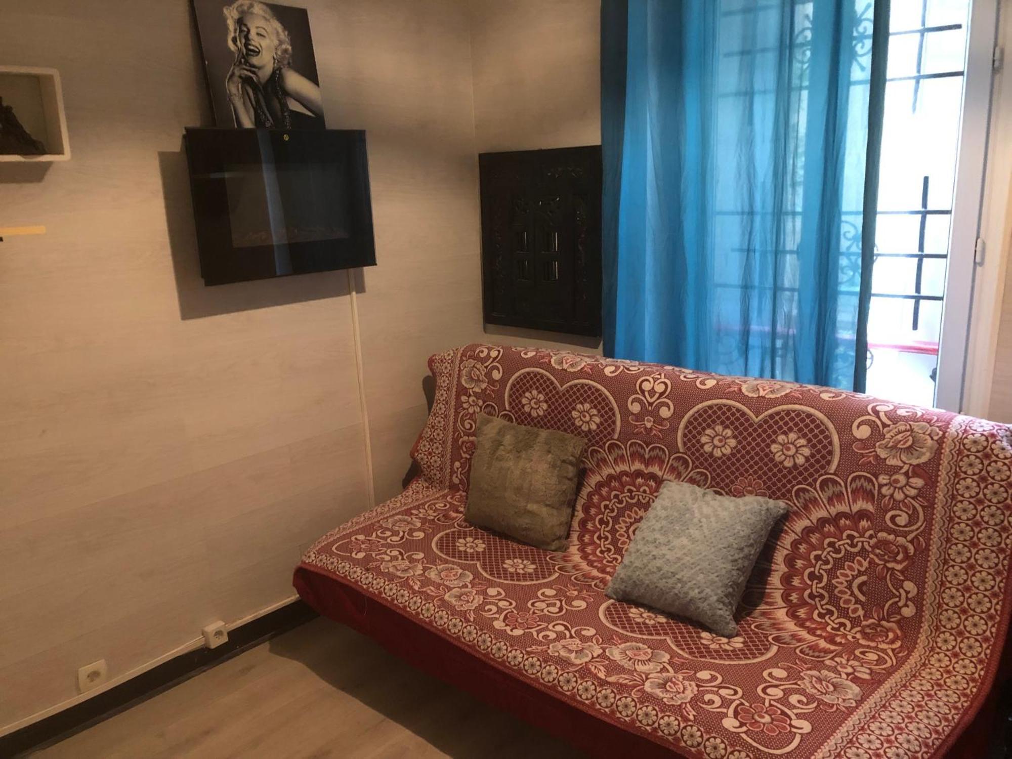 Studio "Maryline" Sejours Parisiens Abordables - Rez De Chaussee Sur Beau Patio Ombrage- Accessible Handcaps - Grand Canape-Lit Clic Clac 2 Places - Cuisine Equipee - Salle De Bains - 5 Minutes Du Metro Brochant Ligne 13,Bus 74 Et 31 Exterior foto