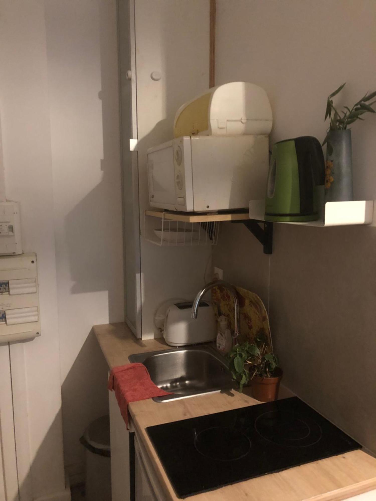 Studio "Maryline" Sejours Parisiens Abordables - Rez De Chaussee Sur Beau Patio Ombrage- Accessible Handcaps - Grand Canape-Lit Clic Clac 2 Places - Cuisine Equipee - Salle De Bains - 5 Minutes Du Metro Brochant Ligne 13,Bus 74 Et 31 Exterior foto