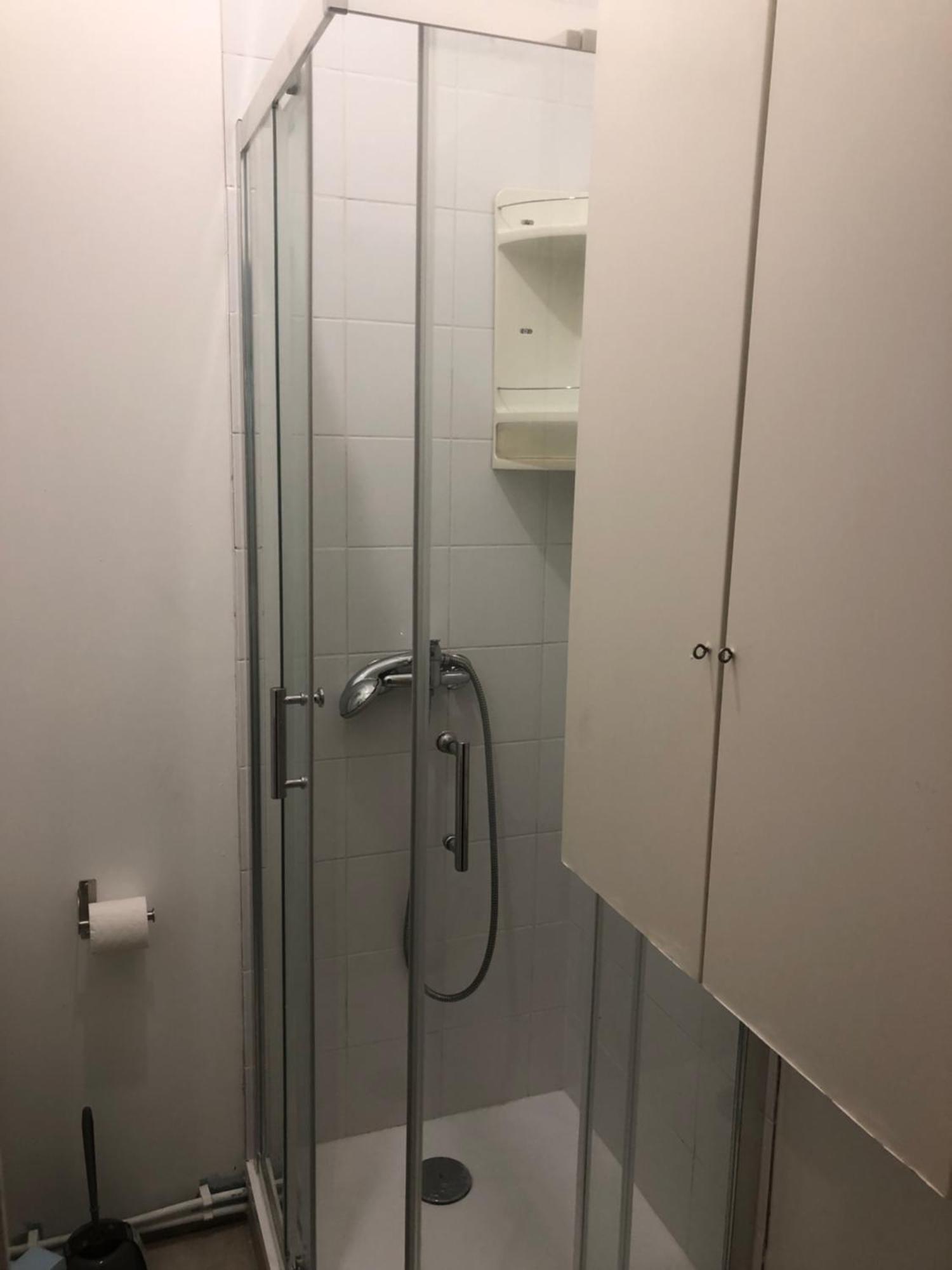 Studio "Maryline" Sejours Parisiens Abordables - Rez De Chaussee Sur Beau Patio Ombrage- Accessible Handcaps - Grand Canape-Lit Clic Clac 2 Places - Cuisine Equipee - Salle De Bains - 5 Minutes Du Metro Brochant Ligne 13,Bus 74 Et 31 Exterior foto
